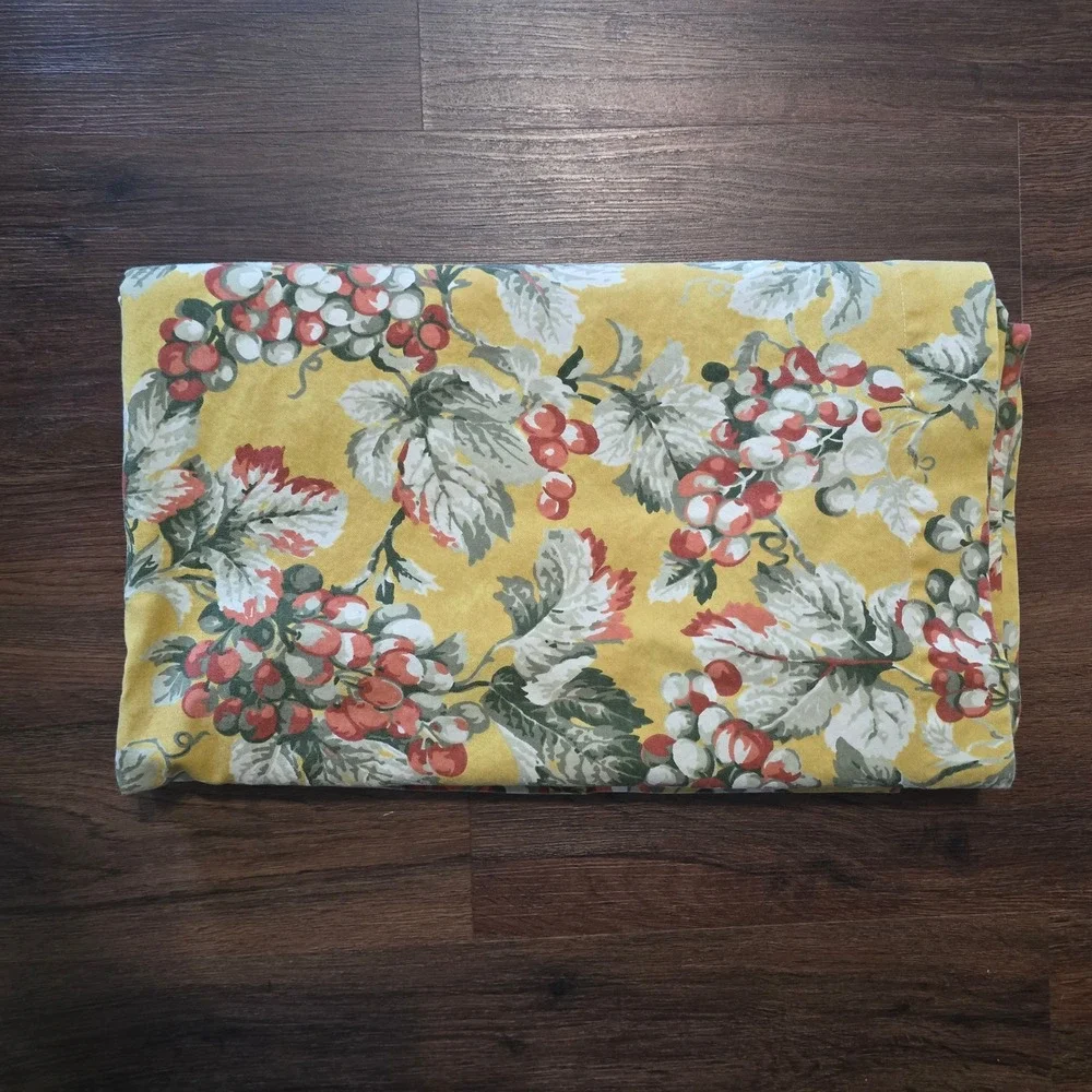 Williams Sonoma Yellow Grape Floral Cotton Tablecloth 68x90 Made in Italy